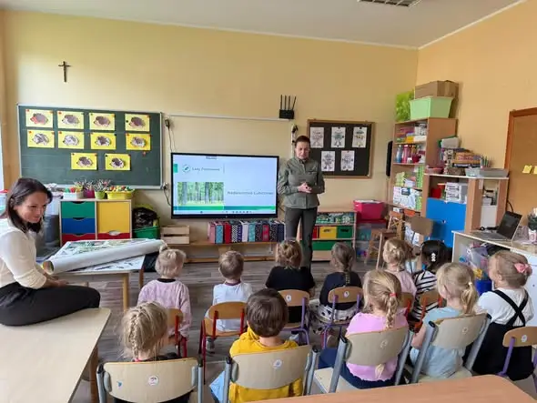 Przedszkolaki z Osieka odkrywały tajemnice lasu z leśniczką z Lubichowa