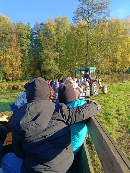 Dyniowa wycieczka klas 1d i 2c do Rajskich Łąk – relacja