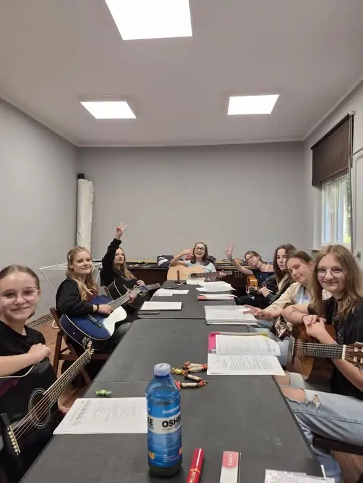 Gitara i ukulele – muzyczna przygoda dla dzieci od 8 lat