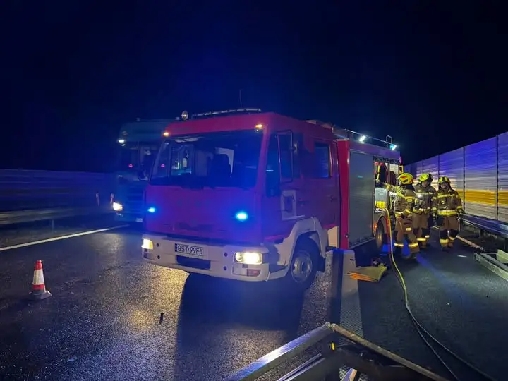 Zastępy OSP na autostradzie A1 – pas w kierunku Gdańska zamknięty
