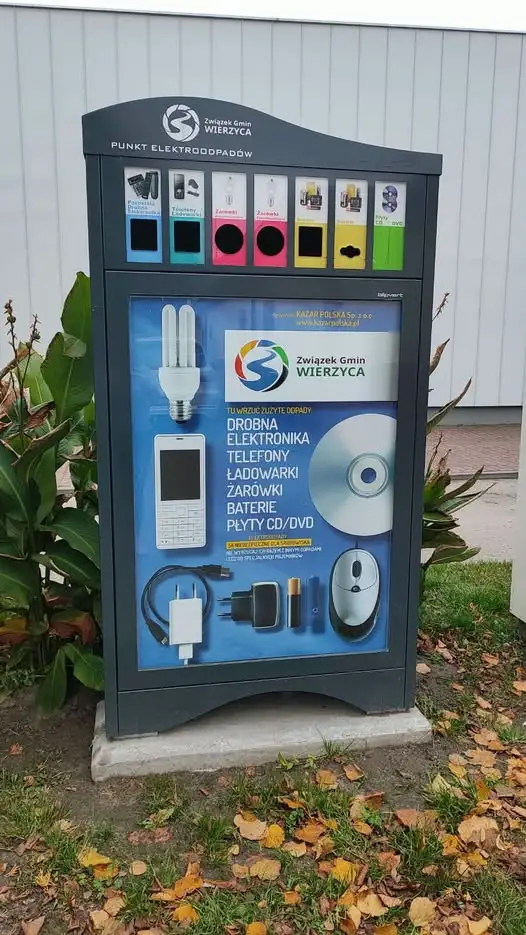 Nowy pojemnik na elektroodpady przy Urzędzie Gminy w Smętowie Granicznym