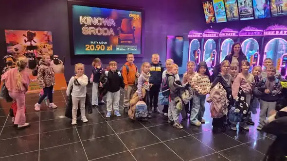 Pierwszoklasiści ze Skarszew w kinie na „Vincencie – legendzie oceanu”